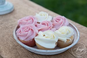 Mini-cupcakes-rozet-Sweet-Table-Deurne-botercremecupcake